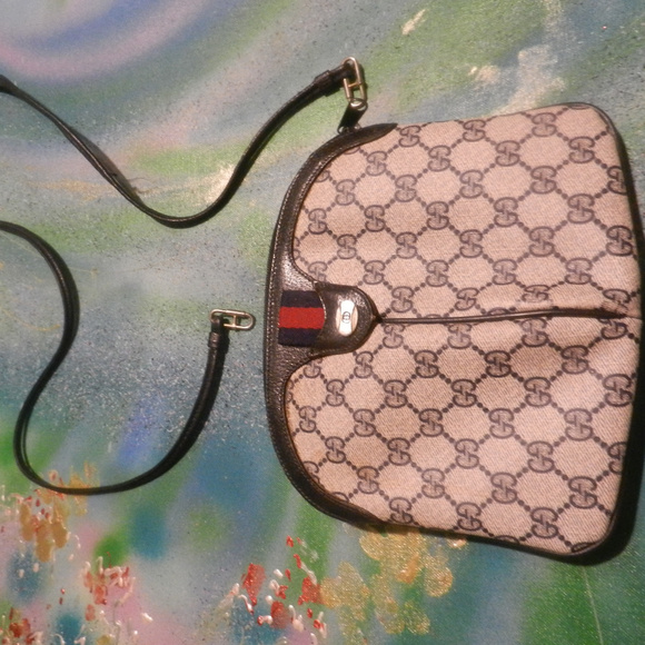 Gucci VTG collectible crossbody purse cream navy logo canvas curved shoulder bag